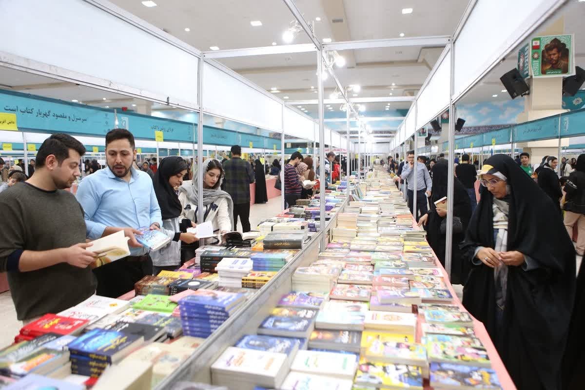 برگزاری نمایشگاههای کتاب، تداوم نفس ادبیات در روزگار کمکتابی است