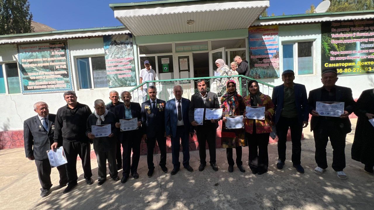 انتشارات بین‌المللی درفش هگمتانه در راه توسعه روابط فرهنگی/ حماسه هفت؛ کتابی که به تاجیکستان سفر کرد