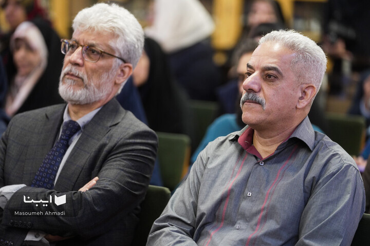 اهدای اسناد مالی خاندان قیصری به کتابخانه مرکزی دانشگاه تهران