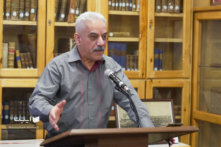 اهدای اسناد مالی خاندان قیصری به کتابخانه مرکزی دانشگاه تهران