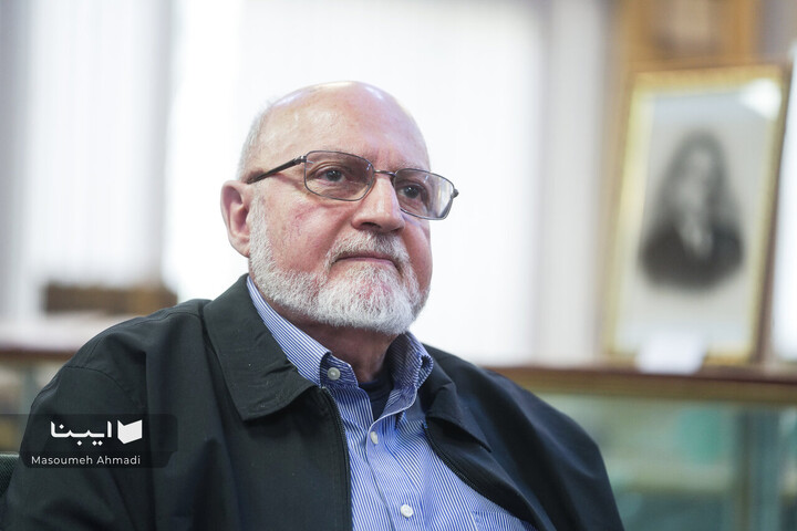 اهدای اسناد مالی خاندان قیصری به کتابخانه مرکزی دانشگاه تهران