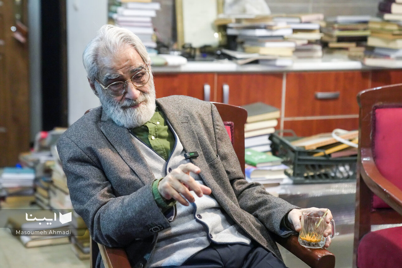 شایعه ها در باره نصرالله پورجوادی: دنبال اندیشه های زرتشتی رفته / ۱۳ قرن بر سر فرهنگ ایرانی زده اند / داریوش اهل فلسفه بود؛ تاثیر افلاطون از ایران