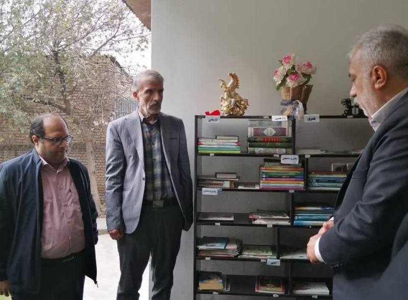 کافه کتاب در مدرسه حکیم میرفندرسکی علی آبادکتول افتتاح شد