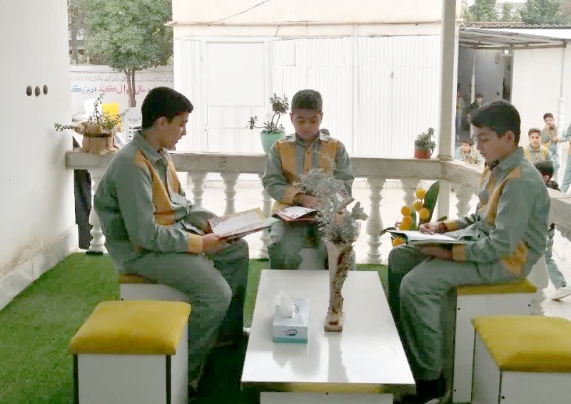 کافه کتاب در مدرسه حکیم میرفندرسکی علی آبادکتول افتتاح شد