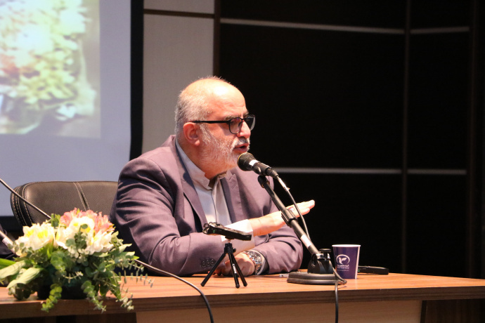 خانیکی اهل گفتوگو و مدارا