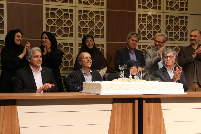 خانیکی اهل گفتوگو و مدارا