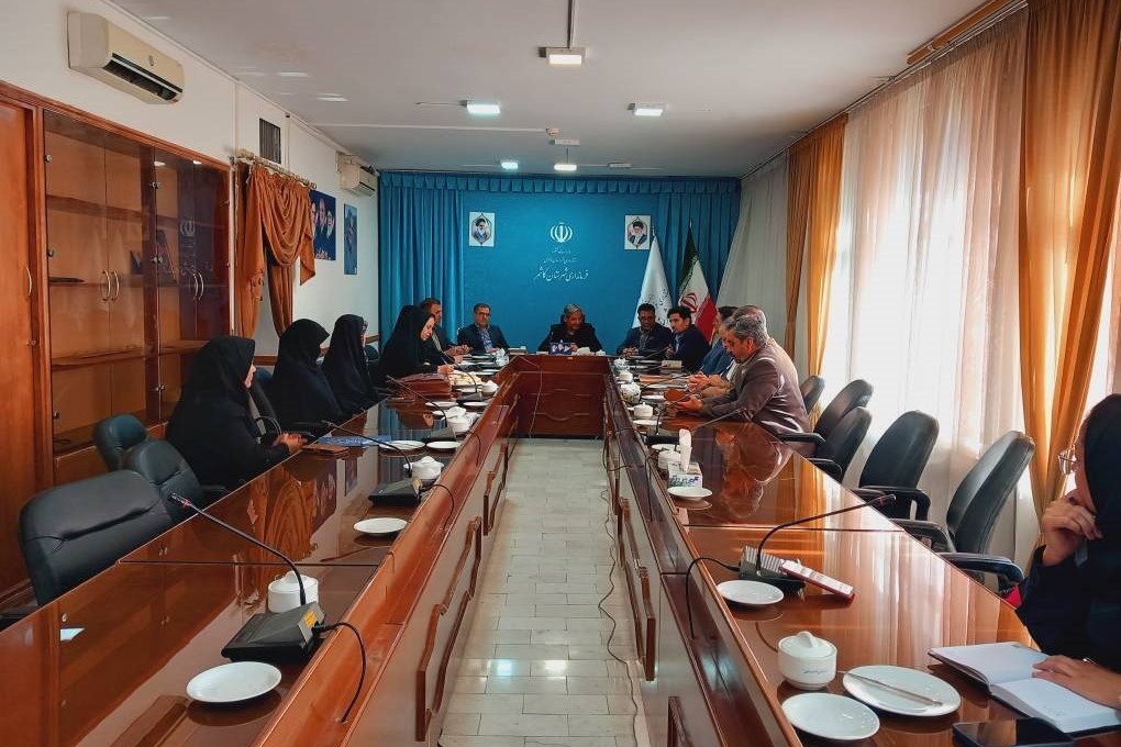 برگزاری محفل ادبی «خُتن» در کاشمر و اهدای کتاب در تربتحیدریه