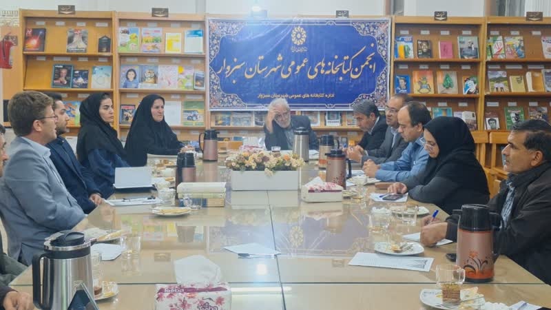 برگزاری محفل ادبی «خُتن» در کاشمر و اهدای کتاب در تربتحیدریه