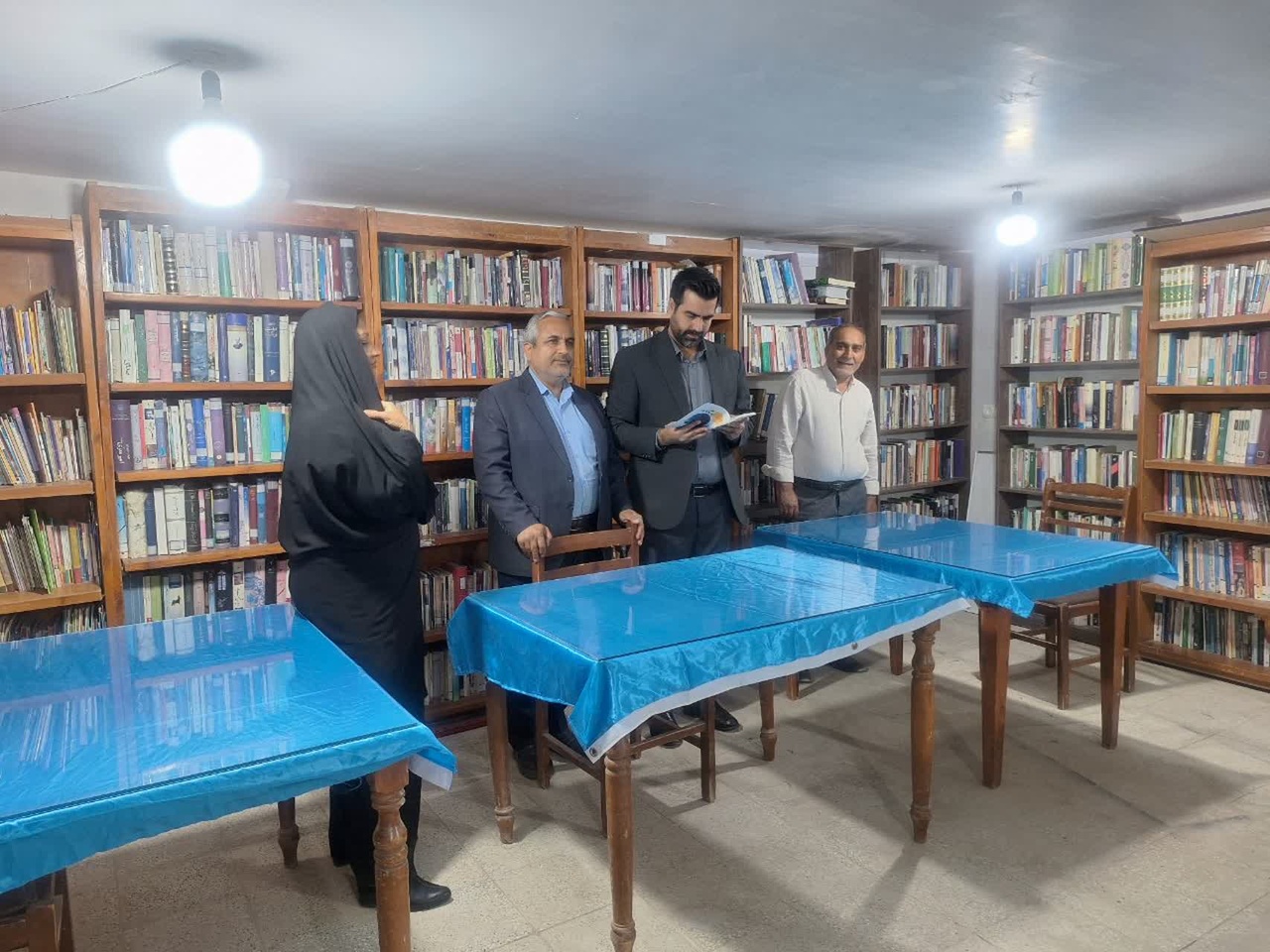 برگزاری محفل ادبی «خُتن» در کاشمر و اهدای کتاب در تربتحیدریه