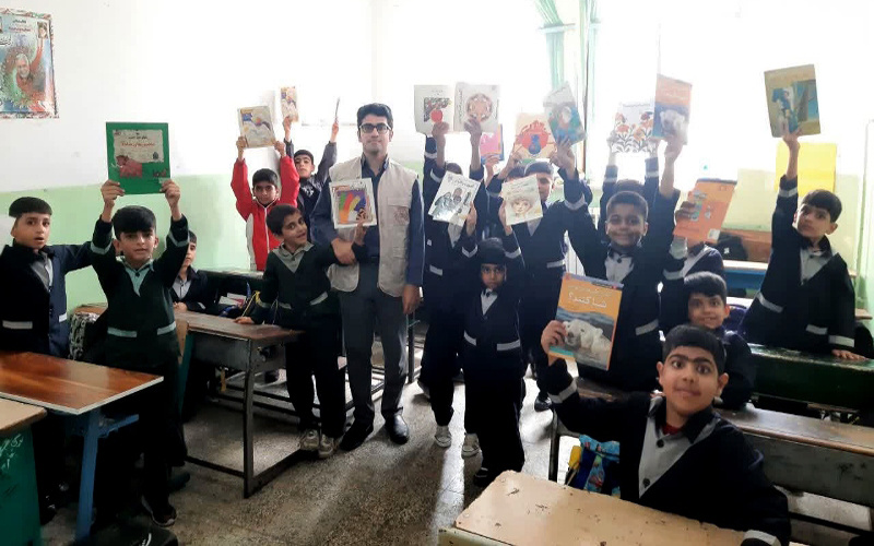 تلخ و شیرینی‌های ترویج کتاب در بین کودکان مناطق محروم/ استرس و شغل دوم؛ سد رشد مربیان کتابخانه سیار