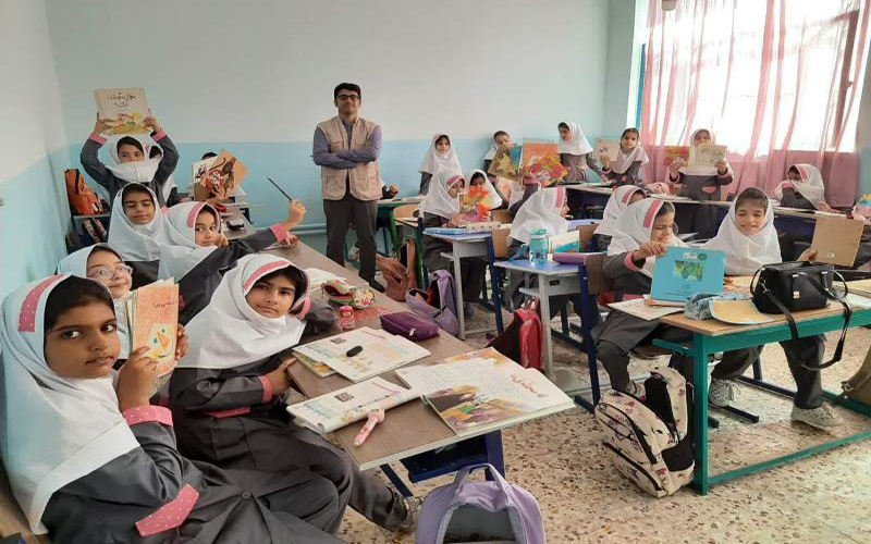 تلخ و شیرینی‌های ترویج کتاب در بین کودکان مناطق محروم/ استرس و شغل دوم؛ سد رشد مربیان کتابخانه سیار