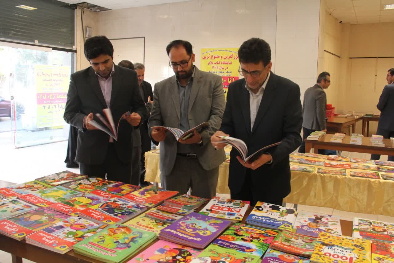 نمایشگاه کتاب در ملایر برپاست