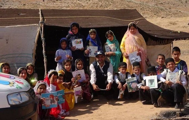 کتابخوانی در چادرهای عشایری/ چراغ فرهنگ در دل روستاهای «خانمیرزا» روشن است