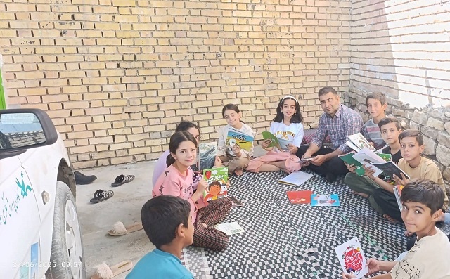 کتابخوانی در چادرهای عشایری/ چراغ فرهنگ در دل روستاهای «خانمیرزا» روشن است