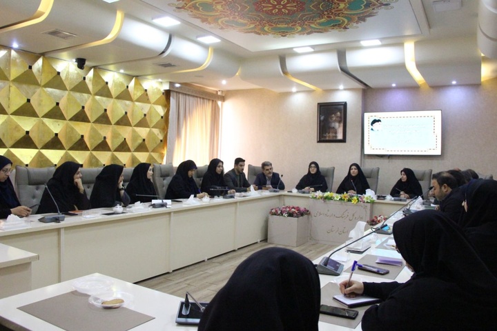 تجلیل از خادمان نشر، مراسم محوری هفته کتاب لرستان