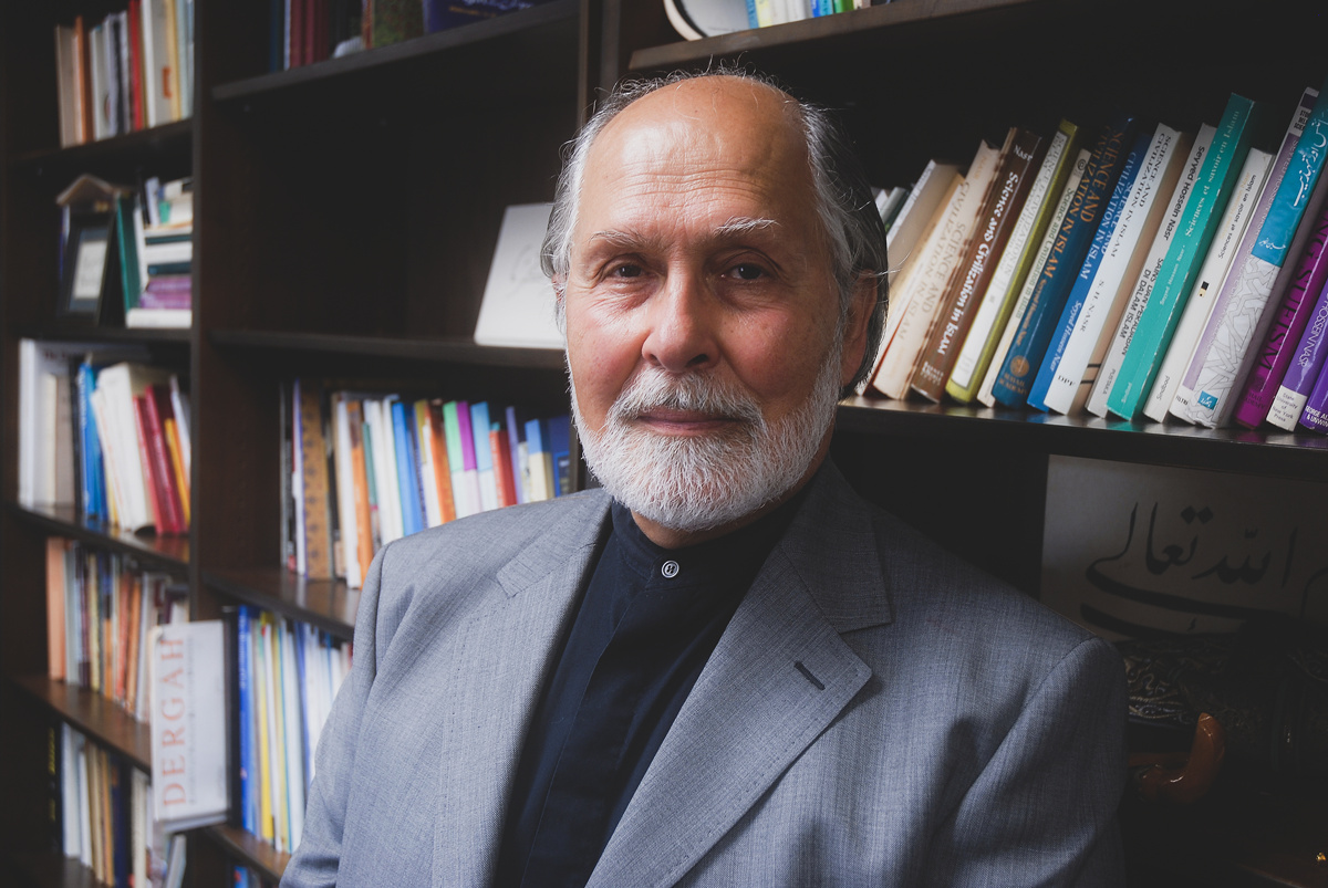 در این آتش همیسوزم ولی فانی و خاموشم