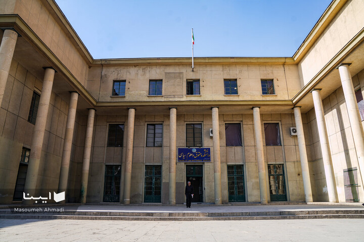 نمایشگاه پایان‌نامه‌های قدیمی دانشکده حقوق