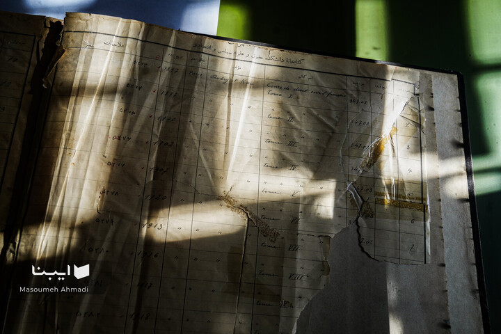 نمایشگاه پایان‌نامه‌های قدیمی دانشکده حقوق