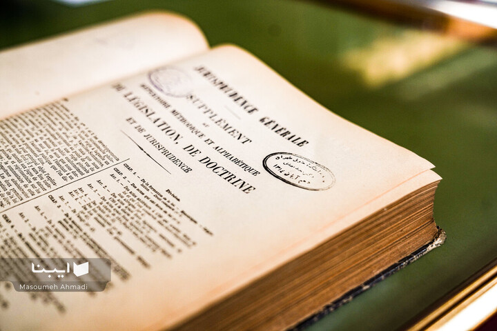 نمایشگاه پایان‌نامه‌های قدیمی دانشکده حقوق و علوم سیاسی