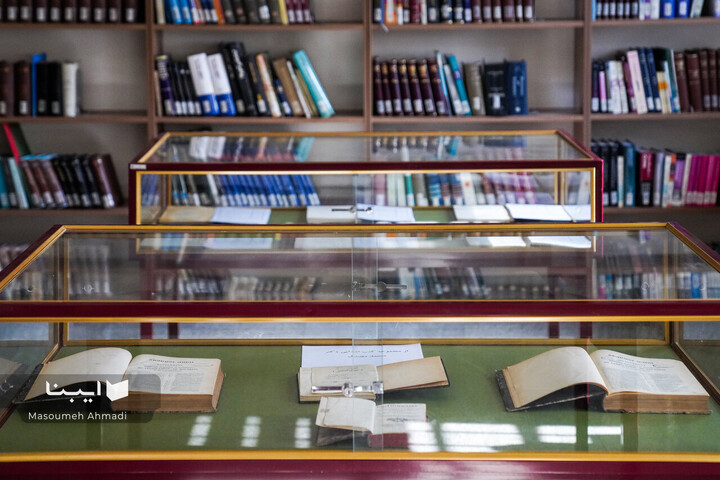 نمایشگاه پایان‌نامه‌های قدیمی دانشکده حقوق