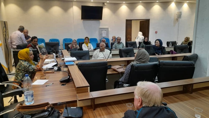 داستان‌نویس از واقعیت‌های پیرامون خود عبور می‌کند تا حقیقت را دریابد