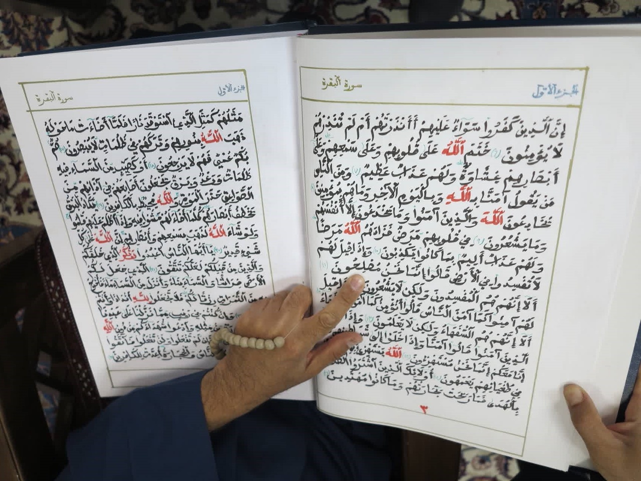 اهدای قرآن دست‌نویس بانوی تونسی به حرم امام رضا(ع)