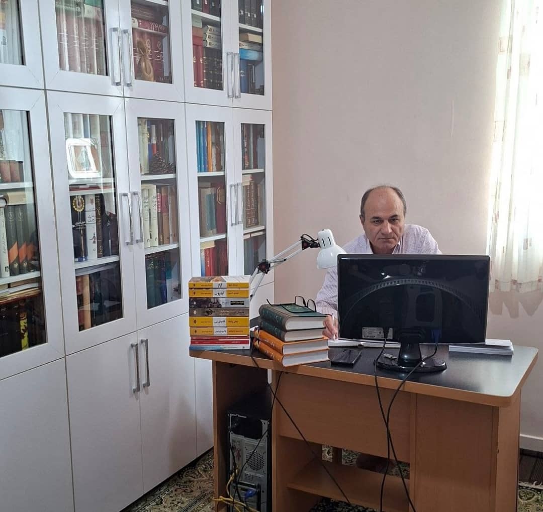 قلم اردوبادی و احمد محمود شبیه هم است