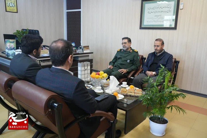 رونمایی از یک کتاب تقریظ مقام معظم رهبری در همدان