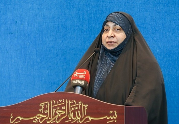 شعر شاعر کتابخوان محرکی برای کتابخوانی جامعه است