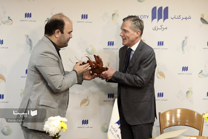 بازید سفیر نروژ از شهرکتاب مرکزی