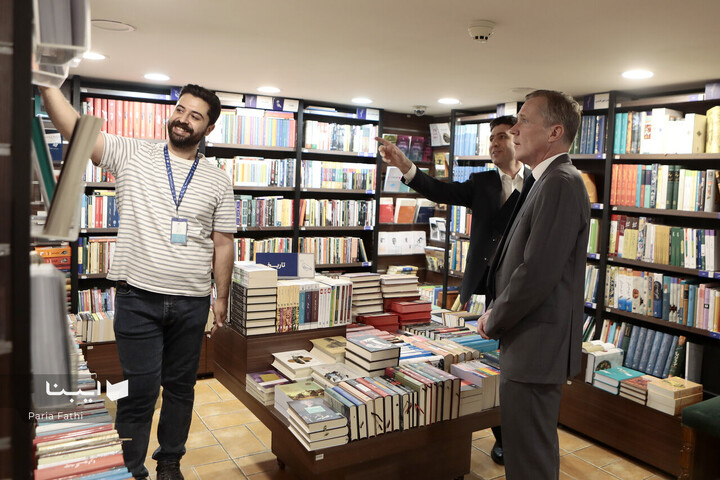 بازید سفیر نروژ از شهرکتاب مرکزی