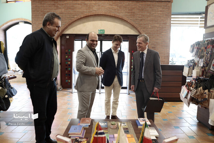 بازید سفیر نروژ از شهرکتاب مرکزی