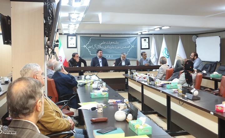 لزوم تقویت پیوند دانشگاه و ادبیات معاصر / نقد ادبی ستون پویایی فرهنگ است