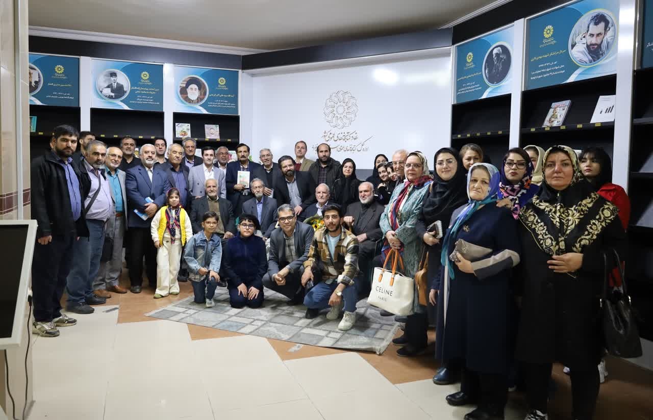 شعر یک ابزار فرهنگی و تربیتی عمیق محسوب میشود