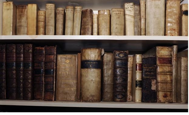 سرقت بزرگ دو کتاب عتیقه