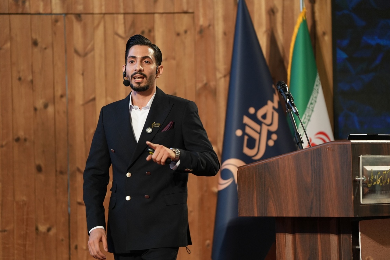 رونمایی کتاب «همهجا همینطور است» برگزار شد