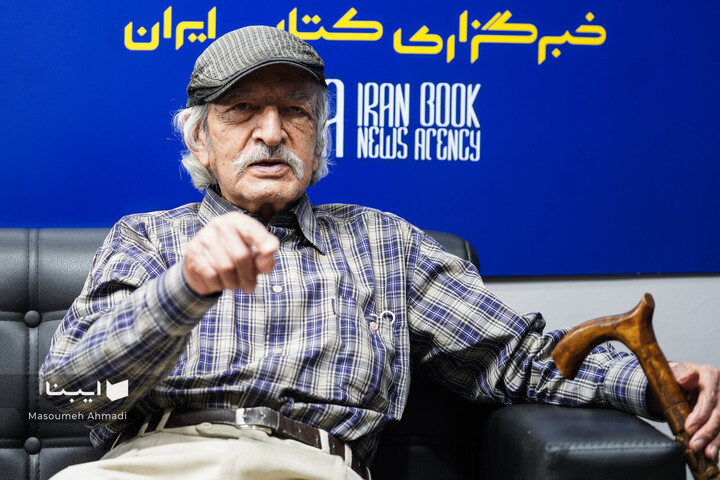 نقد مطبوعاتی به مخاطب عمومی توجه دارد و زنده و مردمی است