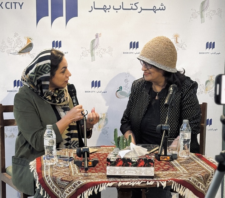 مطالعه معلمی است که انسان را از زندگی روزمره به عمق معنا و تامل می‌برد