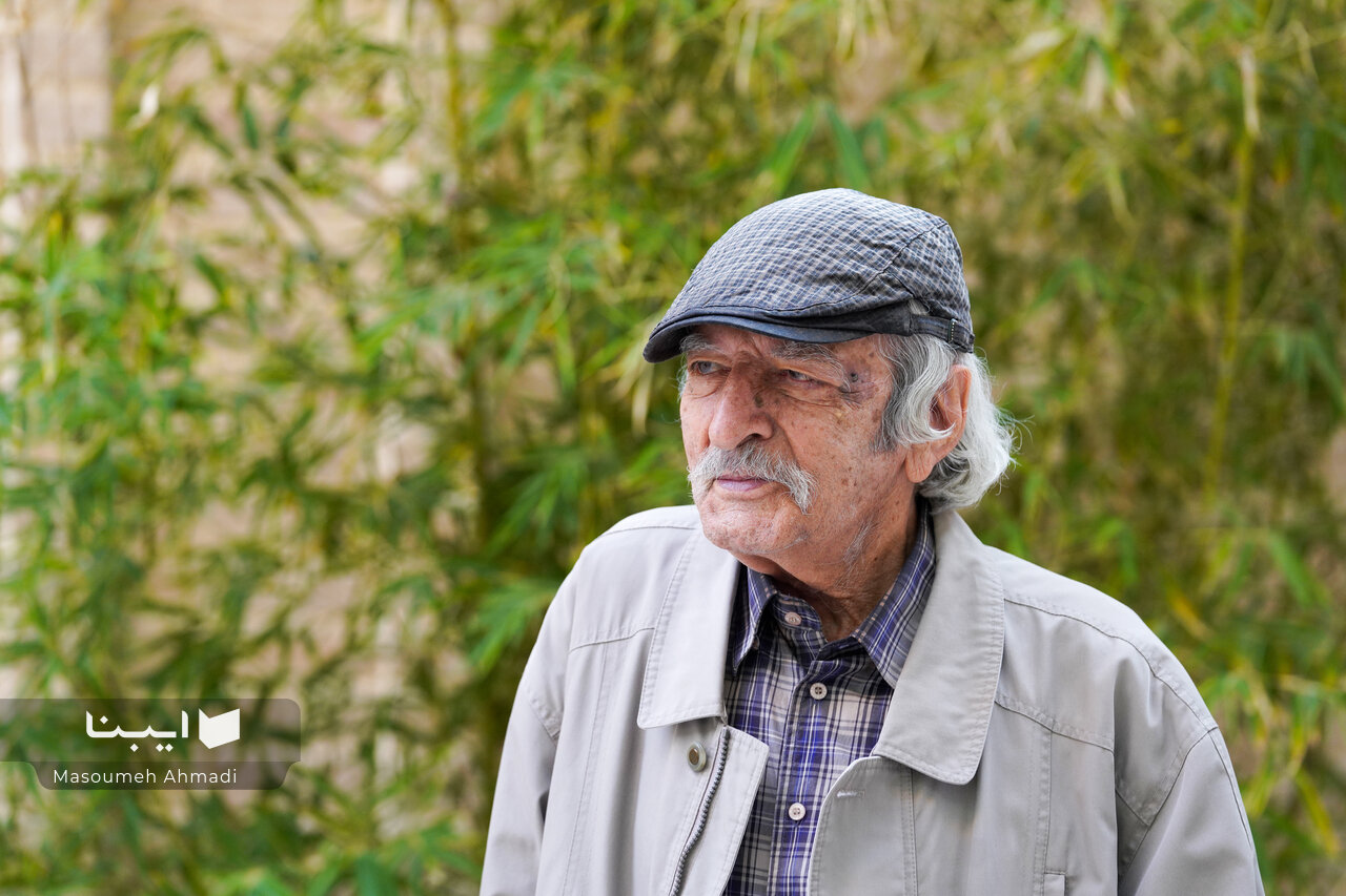 نقد مطبوعاتی به مخاطب عمومی توجه دارد و زنده و مردمی است