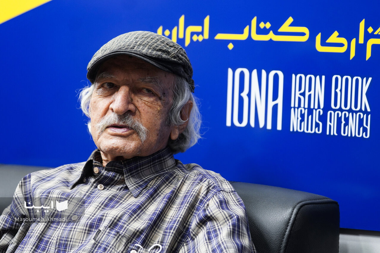 نقد مطبوعاتی به مخاطب عمومی توجه دارد و زنده و مردمی است