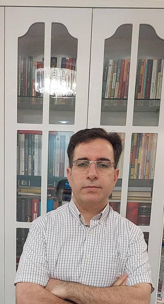 ژورنالیست سیاست‌پیشه