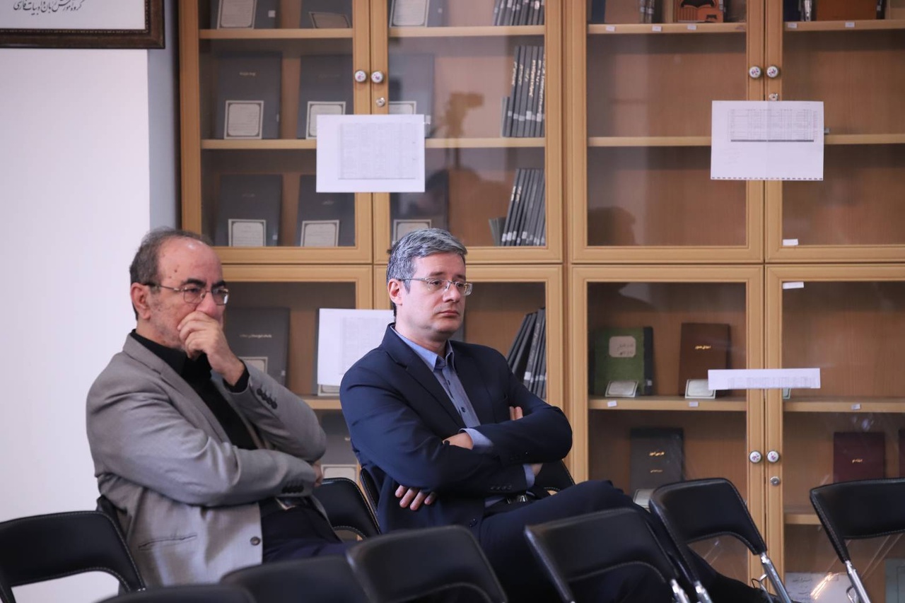 نیما شاعری حزبی نبود