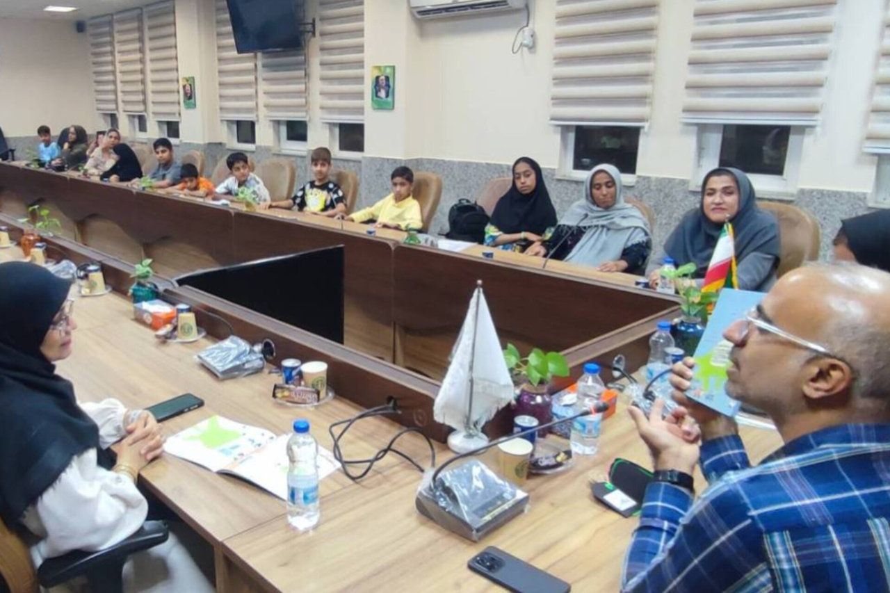 کتاب «ماجرای دایناسور در کتابخانه» در بندرعباس رونمایی شد