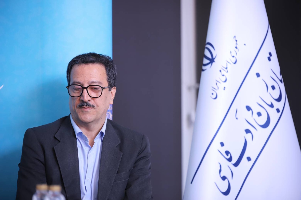 نیما شاعری حزبی نبود