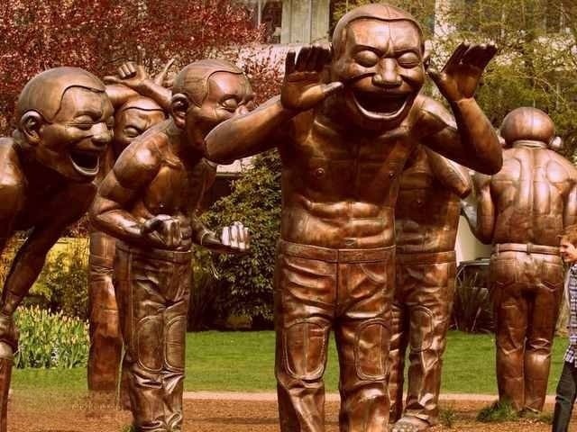 خنده فیلسوفان، دیکتاتورها، دیوانگان و ابلهان