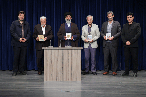 رونمایی از کتاب‌های «سفری به سفرنامه‌ها» و «خورشید از نزدیک»