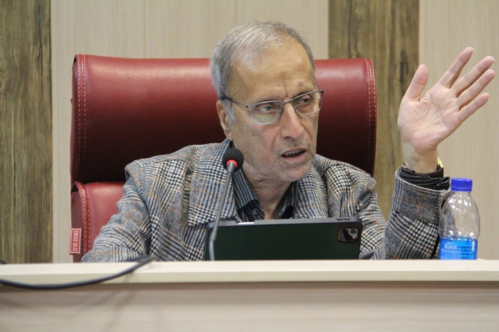 در یک جامعه تک‌صدایی، کلیشه‌ها جایگزین صداهای متفاوت می‌شوند