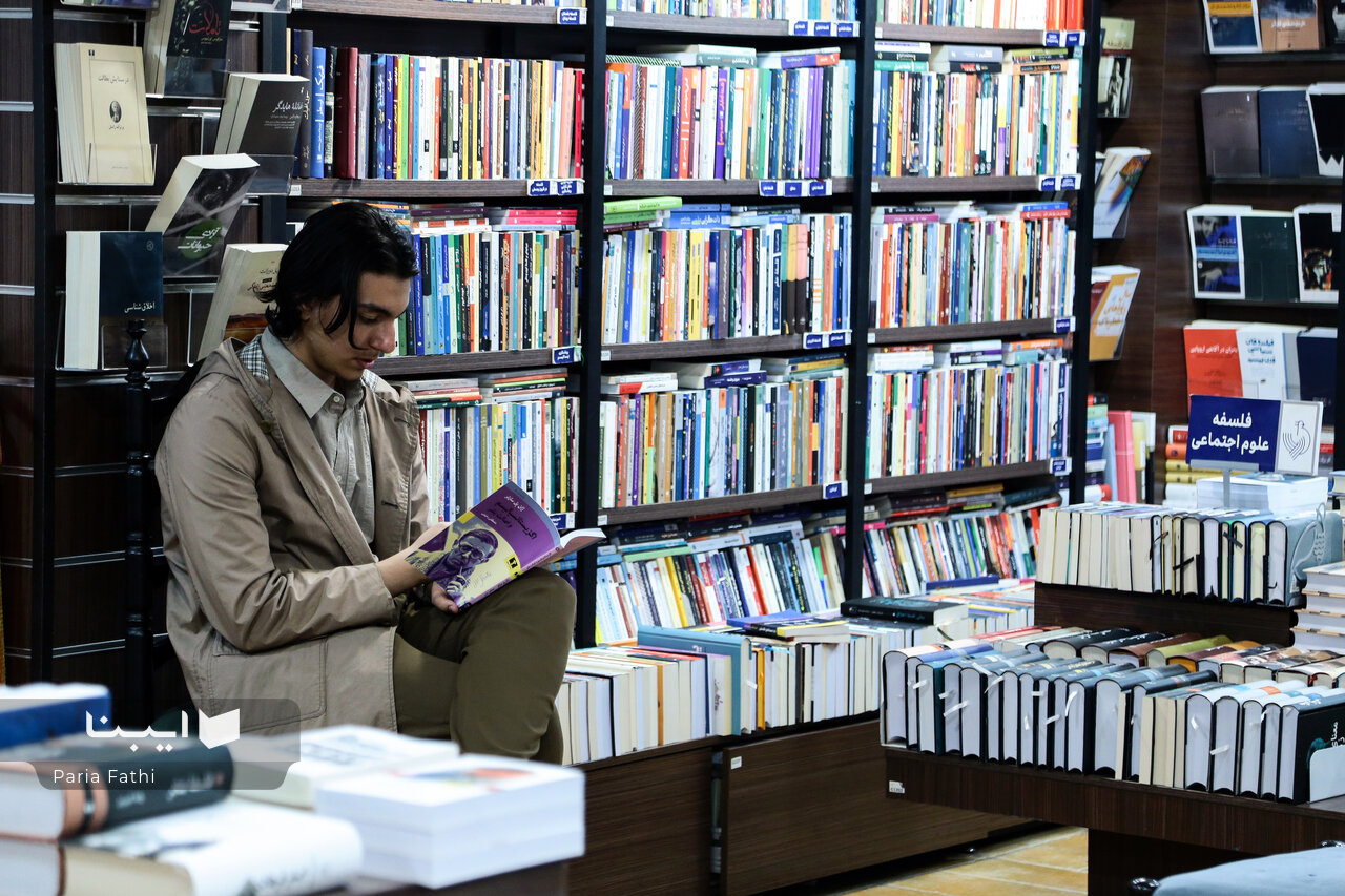 کتابفروشی‌ها حلقه ترویج کتابخوانی در هفته کتاب‌اند