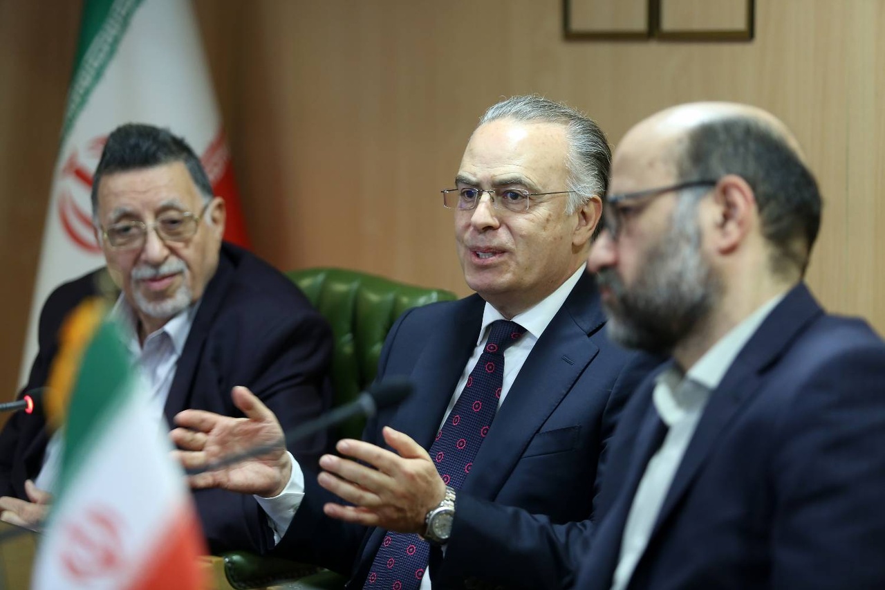 اسناد شخصی دکتر محمد مصدق به آرشیو ملی ایران سپرده شد