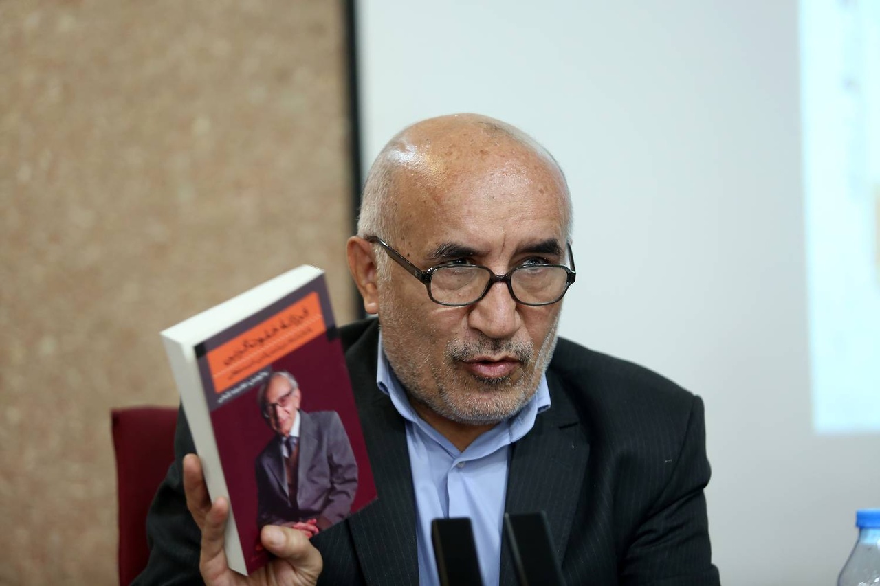 ادیب‌ از نقد نمی‌رنجید